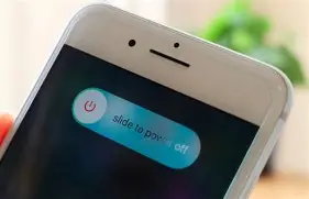 Enabling the expanded Flash for Alerts with screen flash in iOS 26.2 settings.